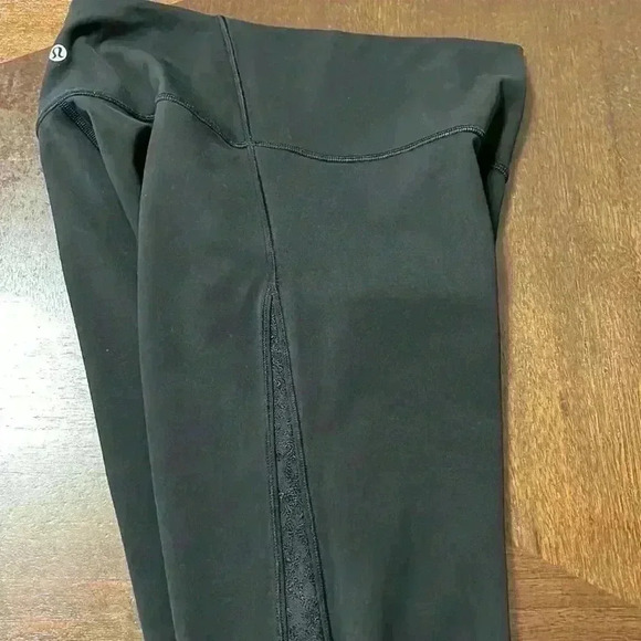 Lululemon high rise mesh legging - Picture 7 of 7